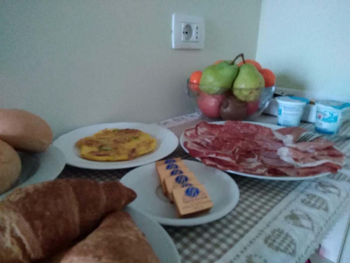 Il Vicolo 48 Bed & Breakfast Pesaro Ngoại thất bức ảnh